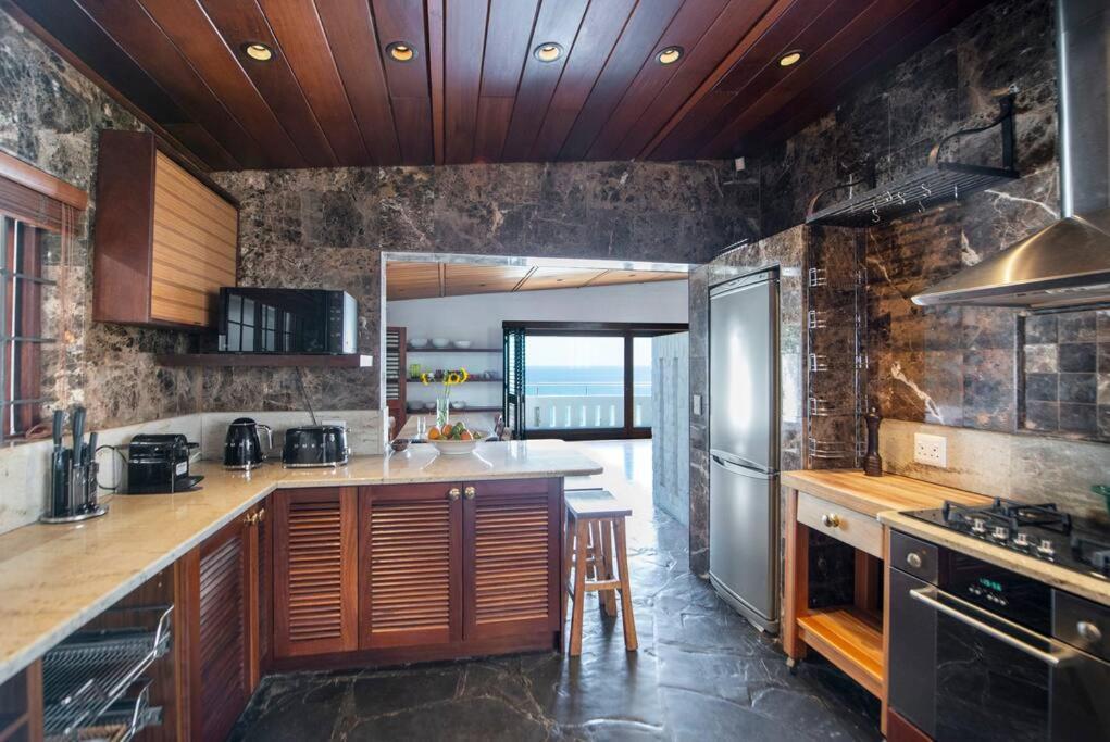 Bantry Bay Home With Atlantic Ocean Views เคปทาวน์ ภายนอก รูปภาพ