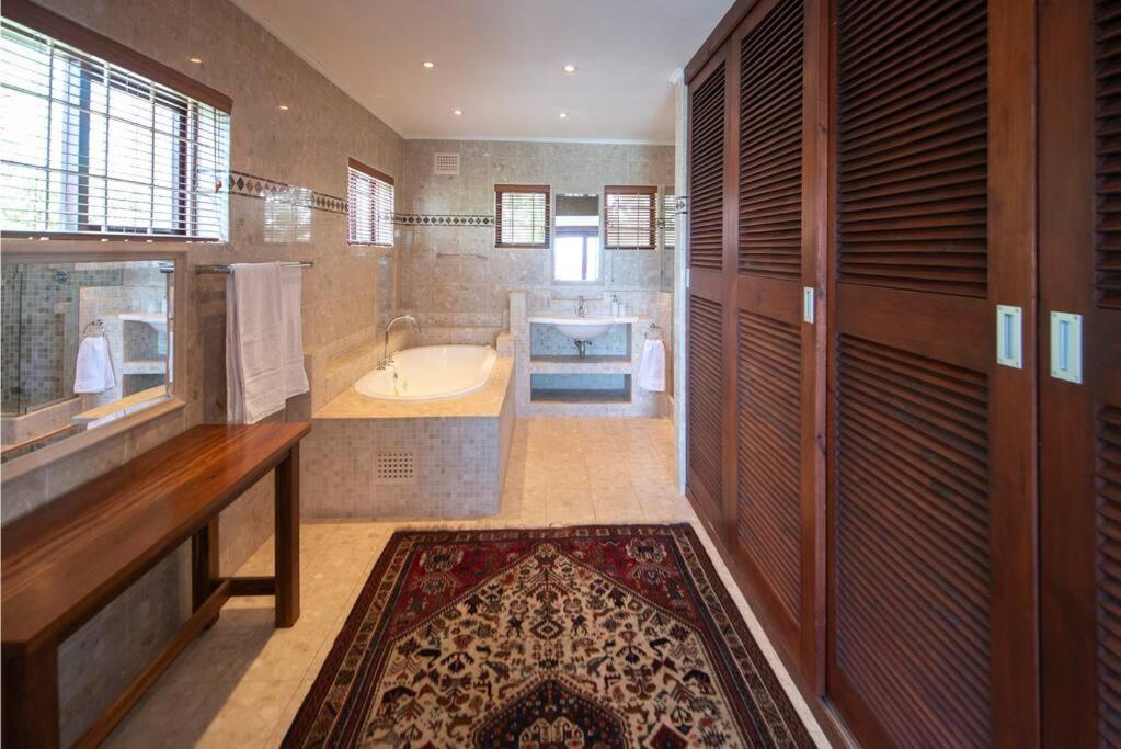 Bantry Bay Home With Atlantic Ocean Views เคปทาวน์ ภายนอก รูปภาพ